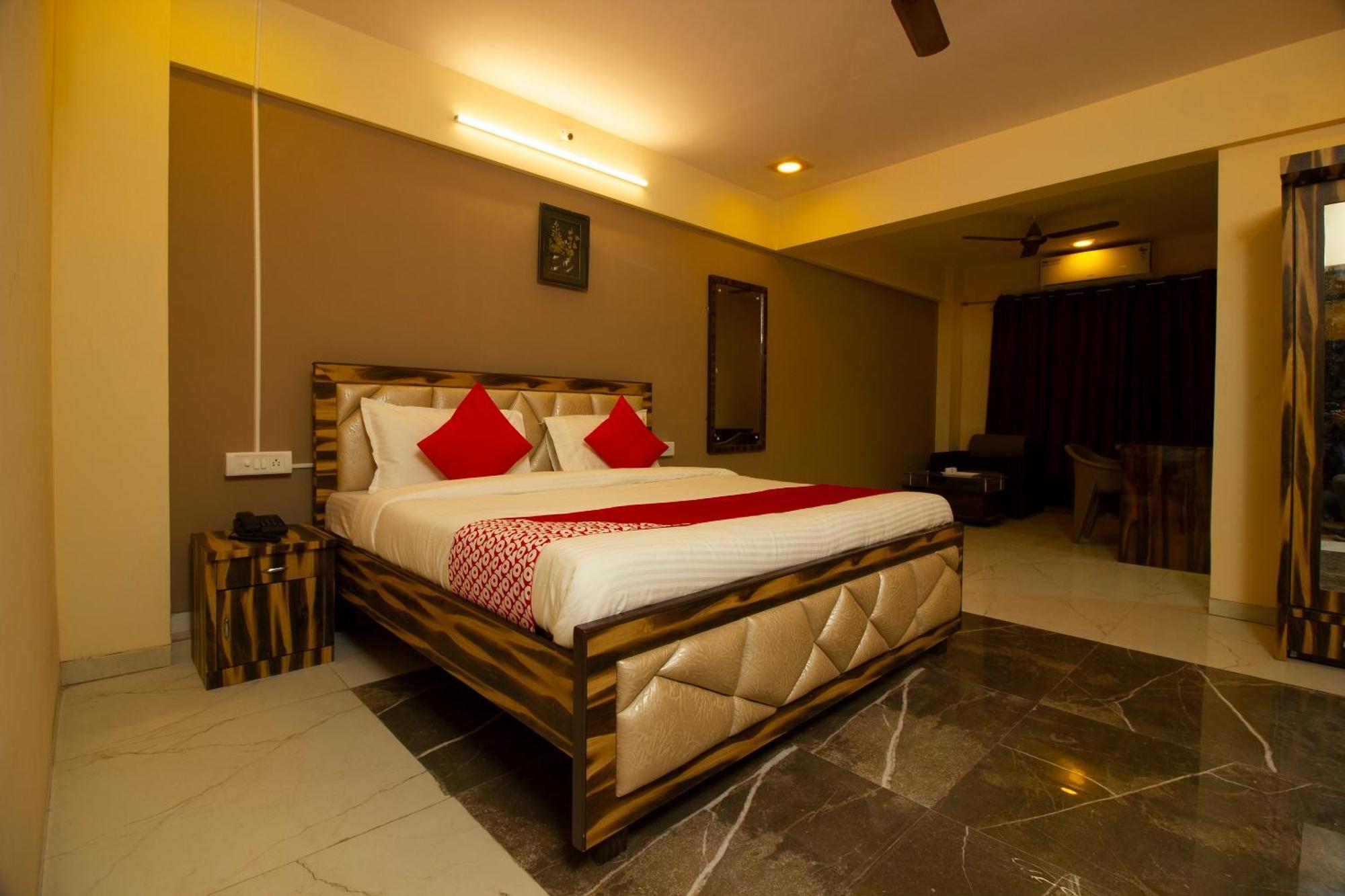 Hotel O The Star Hotel Panvel Eksteriør billede